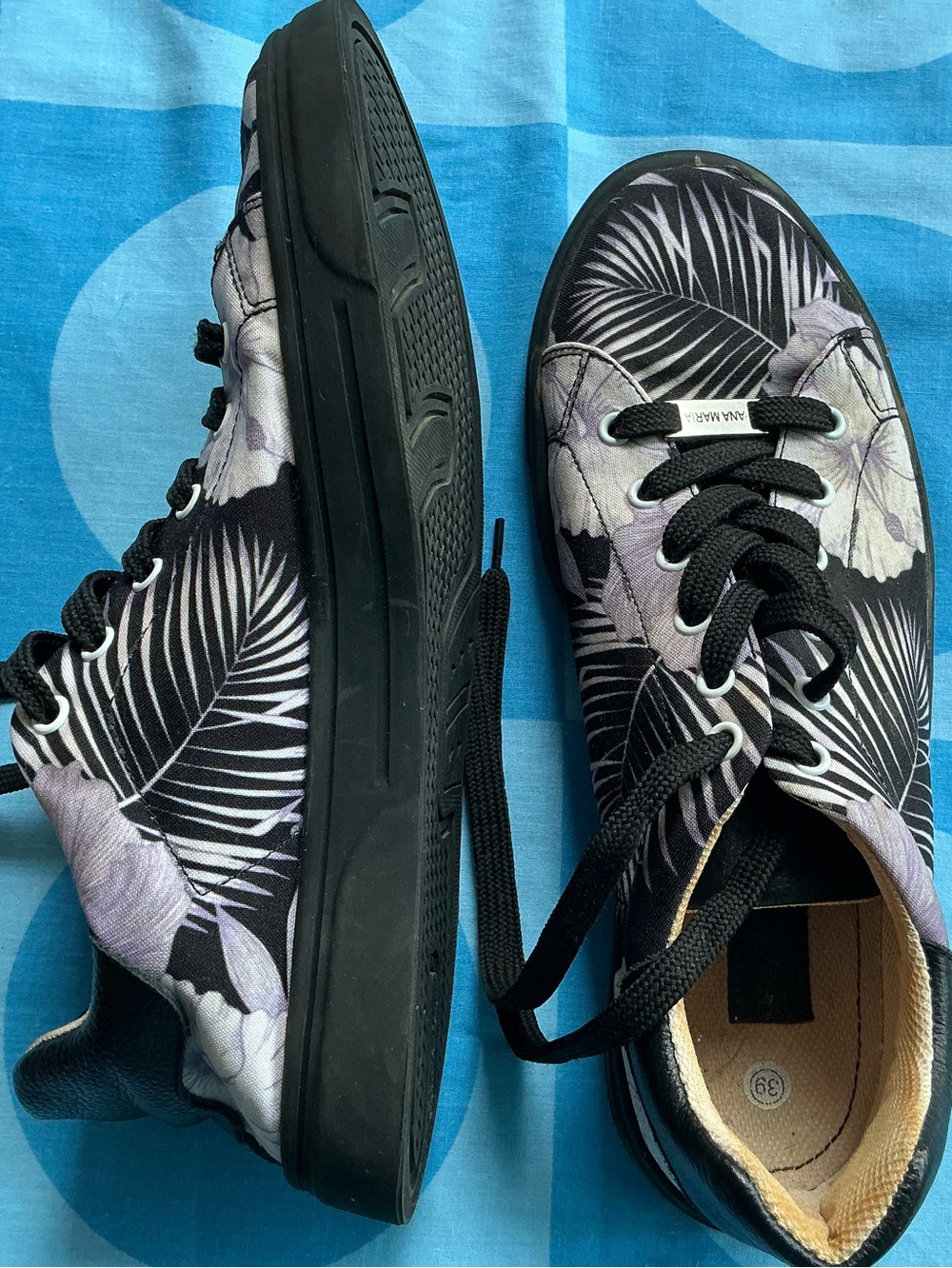 Ana Maria Dessin Women’s floral Sneakers size 9(39)